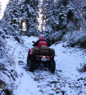 Salvamont avertizează: mai multe drumuri de munte, impracticabile pe timp de iarnă